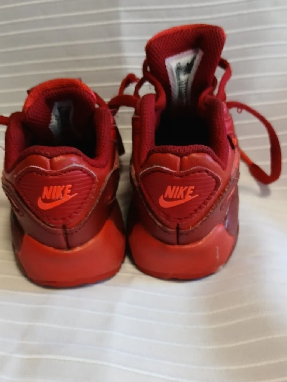 Nike Kids Red Low-Top Sneakers